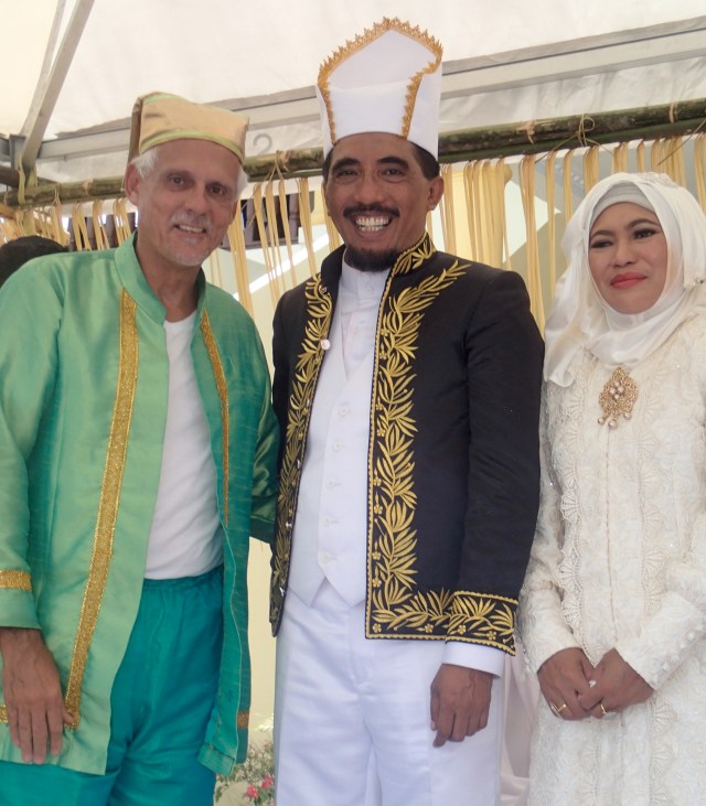 Randall Rutledge with the Sultan and his wife