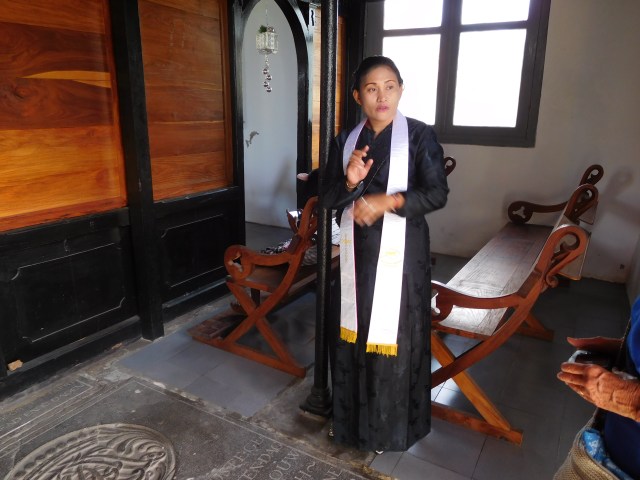 banda-church-entrance