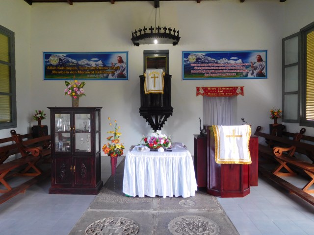 banda-church-pulpit