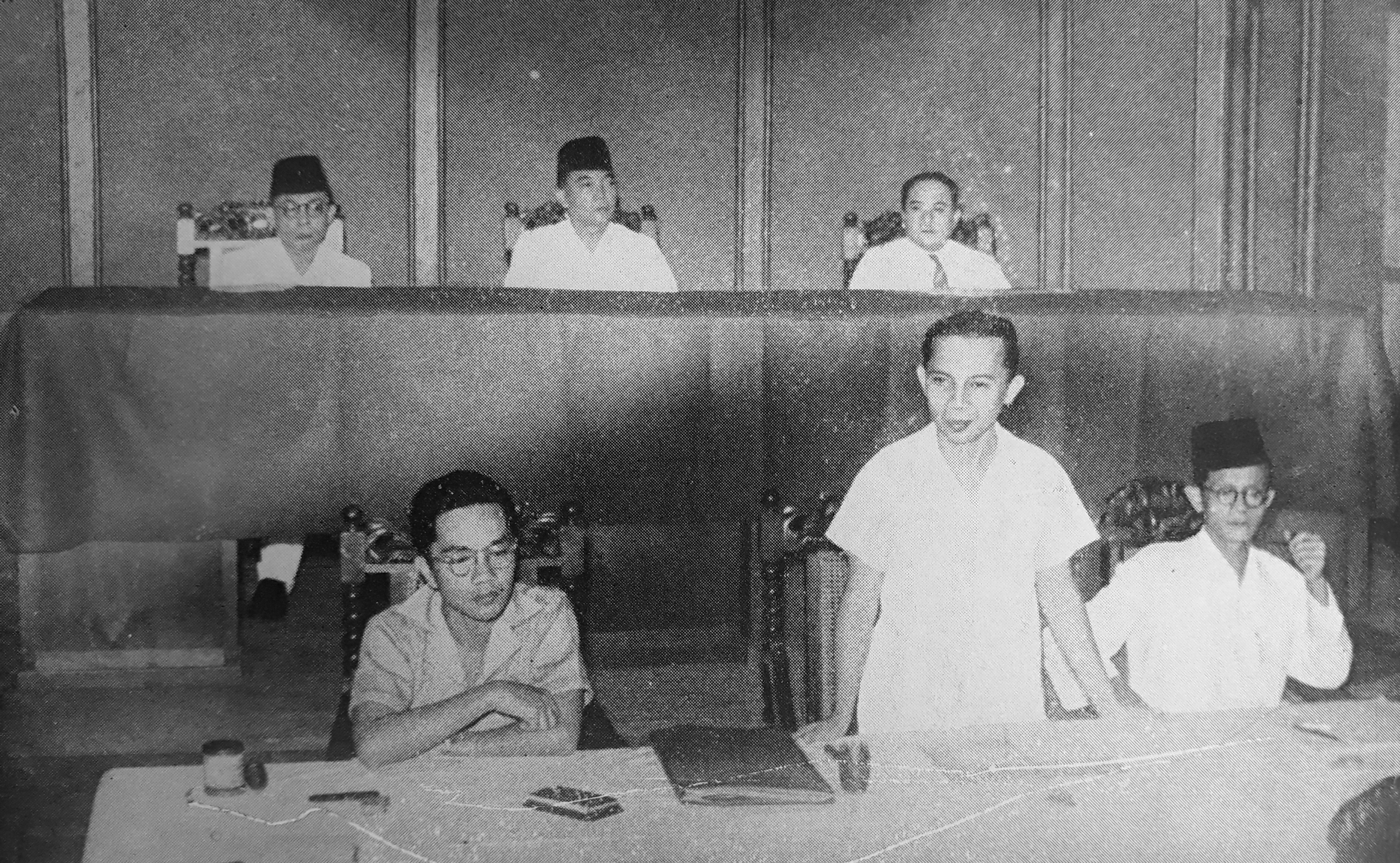 Blitar Sutan Sjahir opening the first plenary session of October 1945